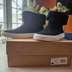 UGG Alameda Cuffable Boot 11